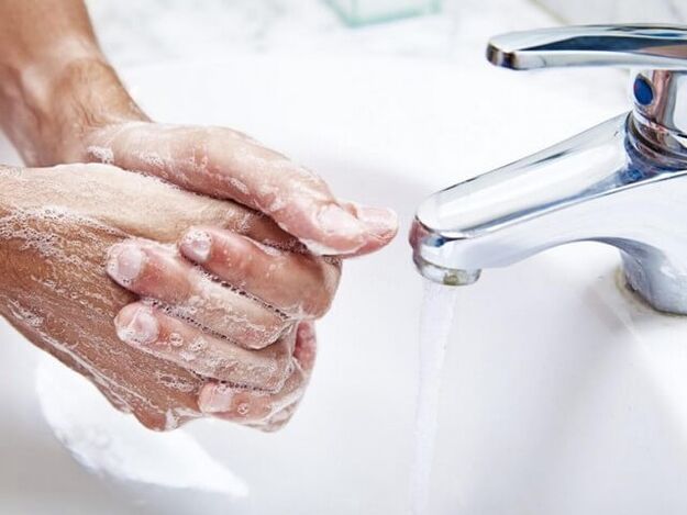 Washing hands during deworming