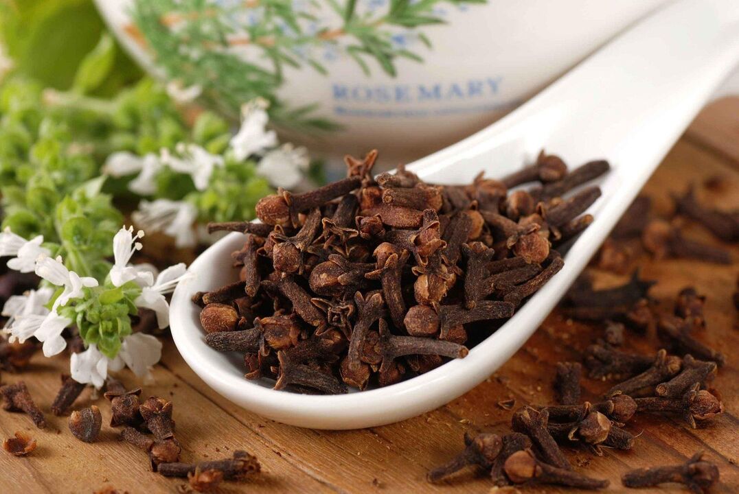 Cloves for worms