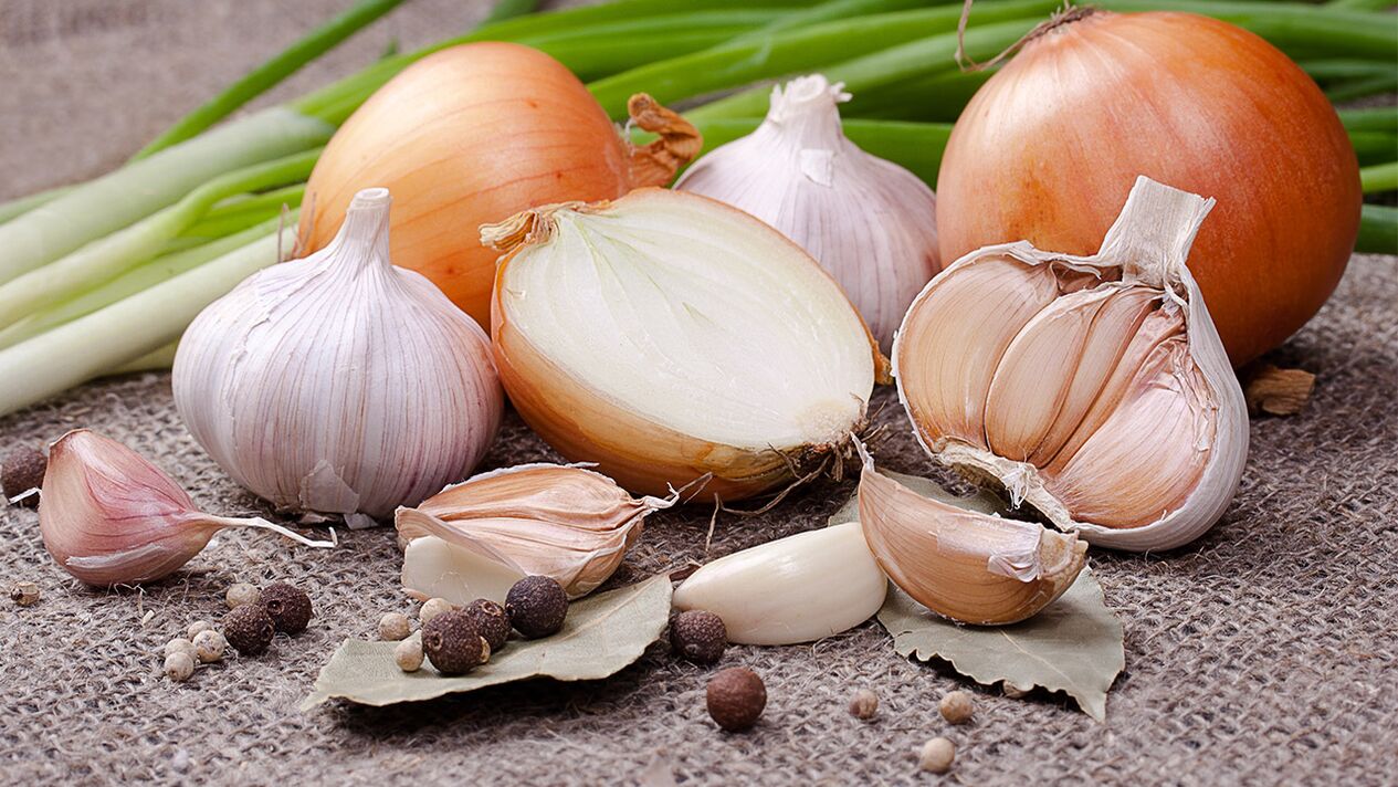 Garlic and onions to treat worms